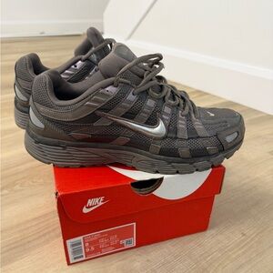 Nike P-6000 dark gray 8M